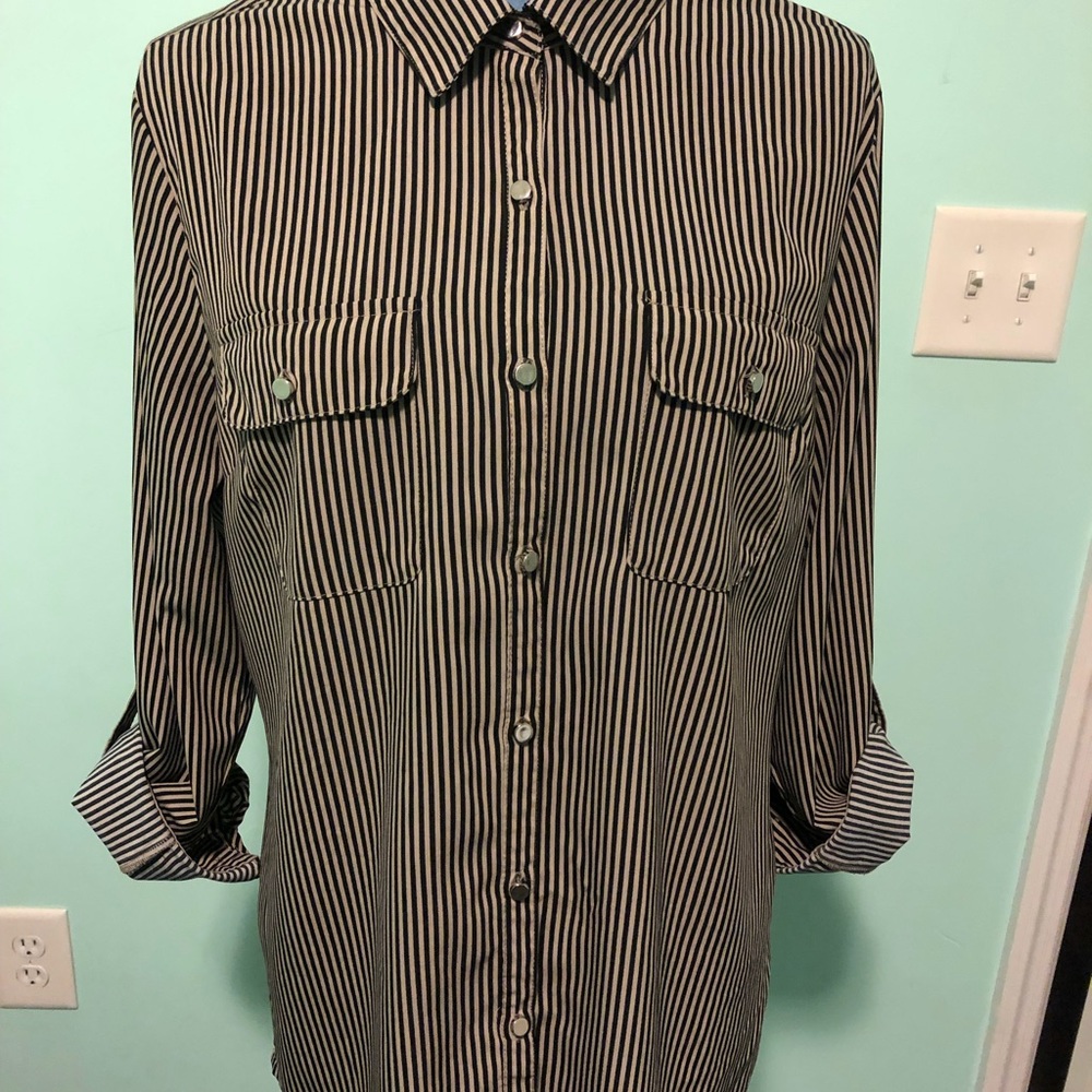 Notations size Large button down blouse - Picture 2 of 7